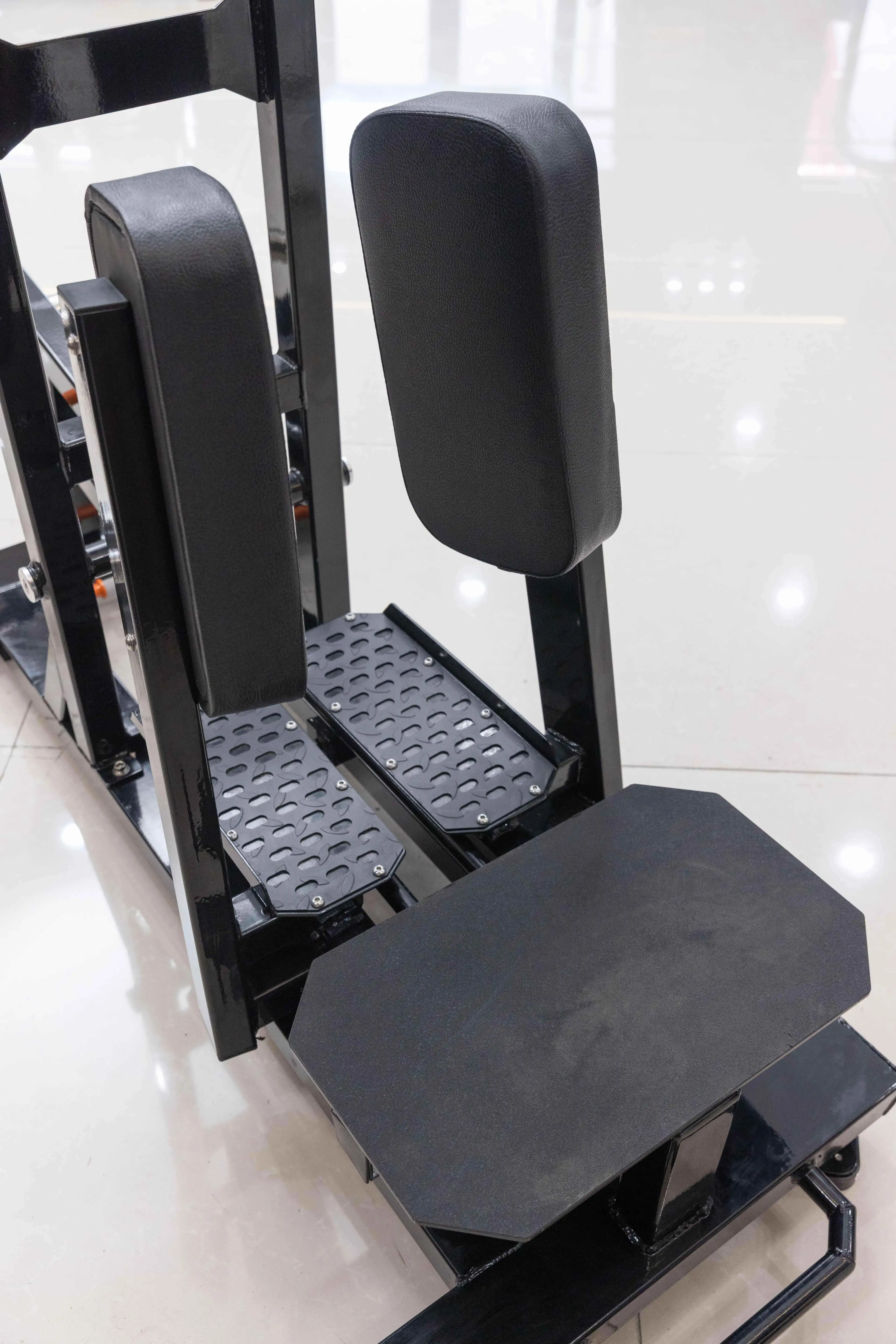 HuaVigor Standing Hip Abductor Machine Plate-Loaded Glute/Hamstring Trainer Adjustable Resistance Commercial-Grade Carbon - Thumbnail 3