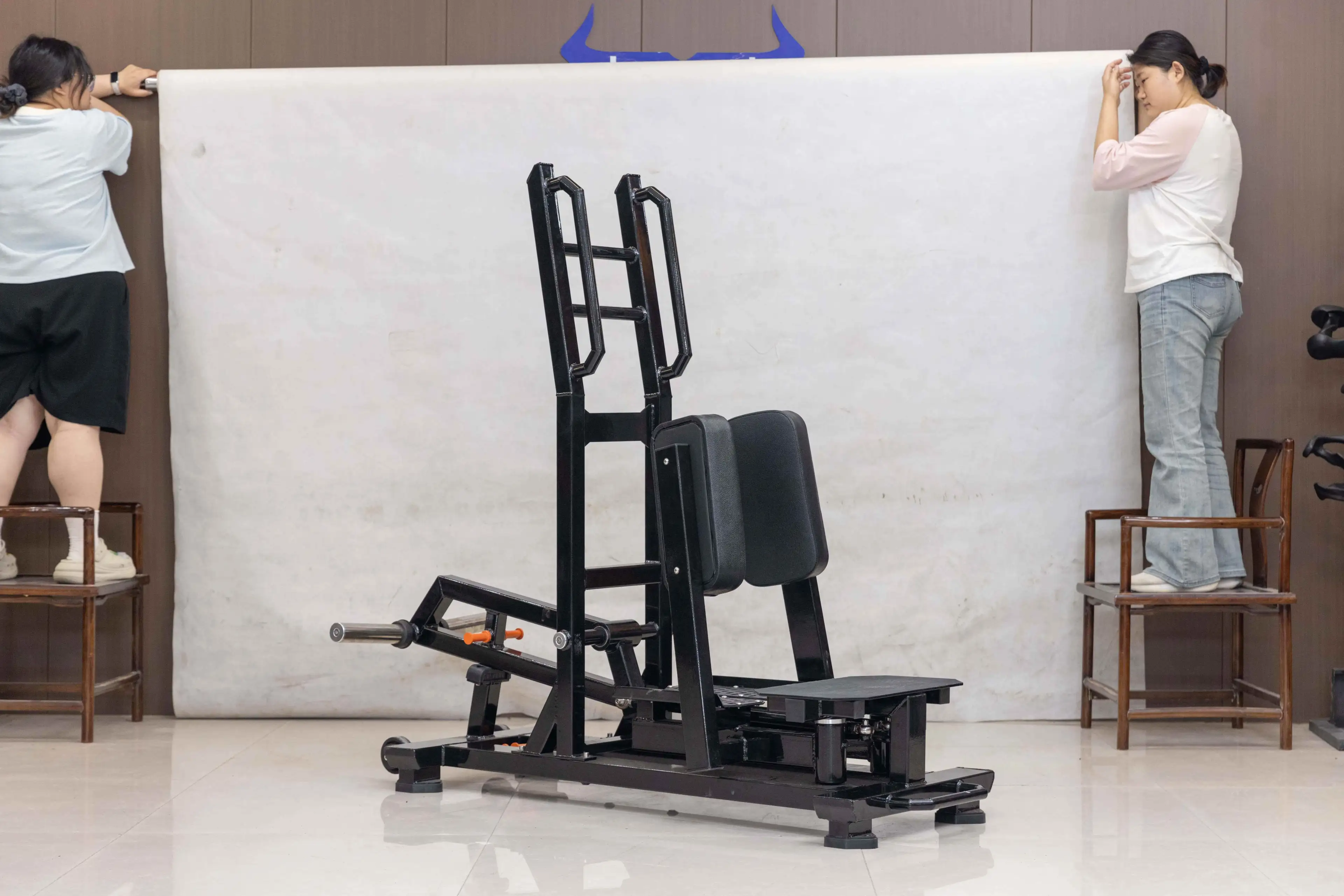 HuaVigor Standing Hip Abductor Machine Plate-Loaded Glute/Hamstring Trainer Adjustable Resistance Commercial-Grade Carbon - Thumbnail 2