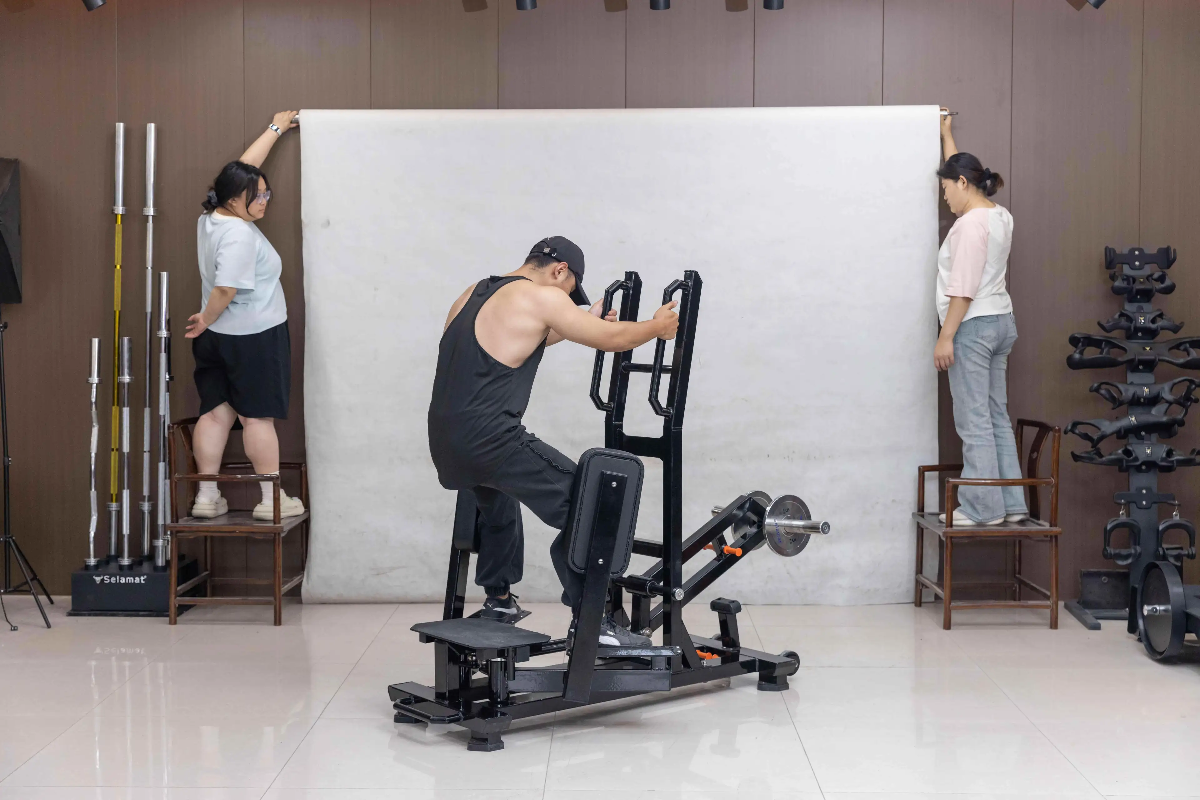 HuaVigor Standing Hip Abductor Machine Plate-Loaded Glute/Hamstring Trainer Adjustable Resistance Commercial-Grade Carbon - 1