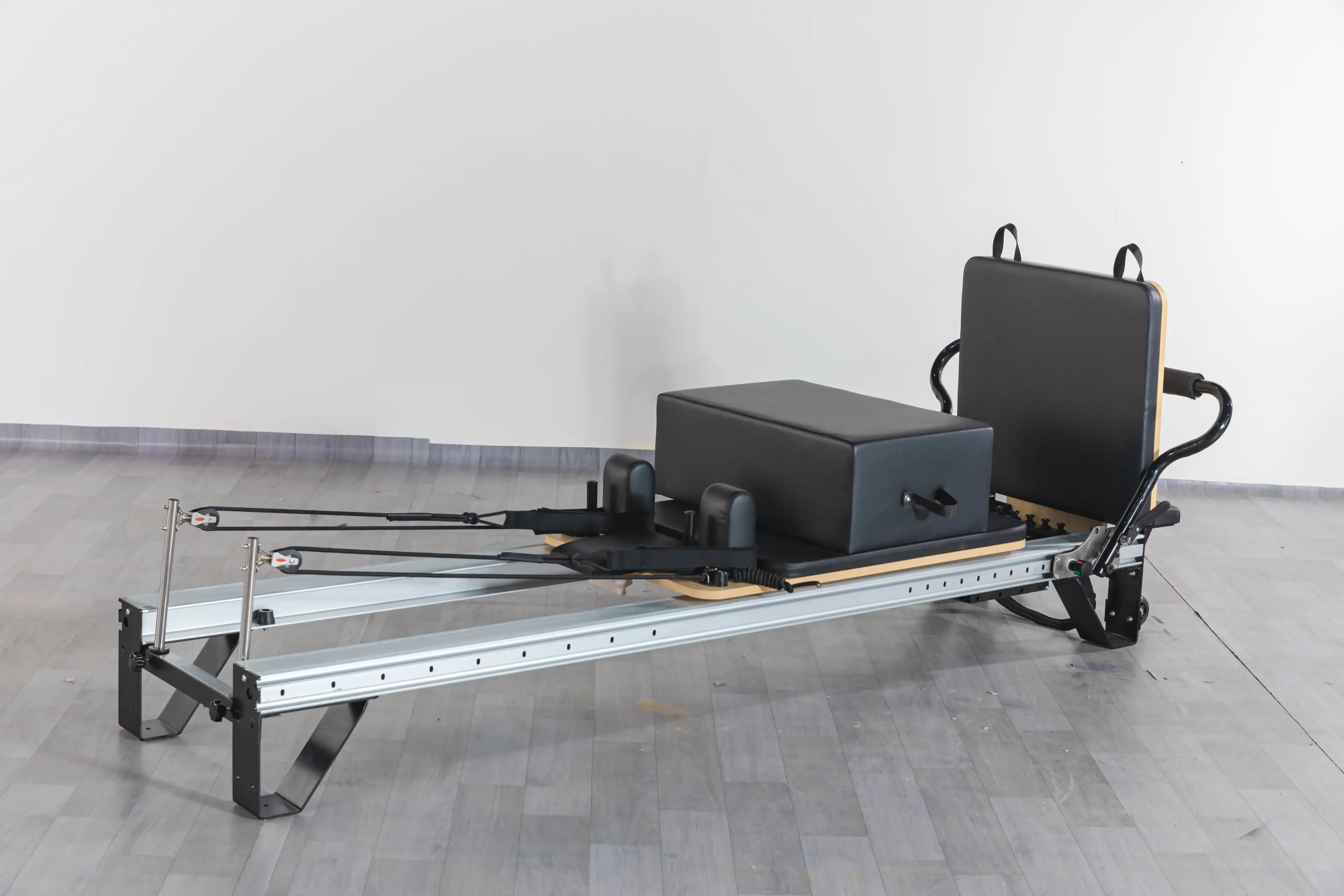 HUAVIGOR Aluminum Alloy Pilates Reformer Silent Gliding Adjustable Spring Resistance Heavy Duty Equipment for Studio Home Rehabilitation - Thumbnail 4